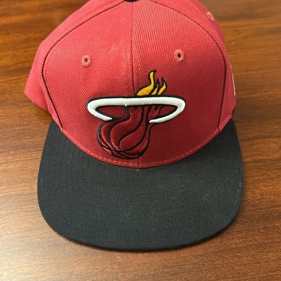Mitchell &‎ Ness Miami Heat Snap Back - Picture 9 of 10